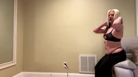 Snapshot of sexypiglet2728 chatting on January 2, 2025, 3:48 am Sexypiglet2728 online show from January 2, 2025, 3:48 am