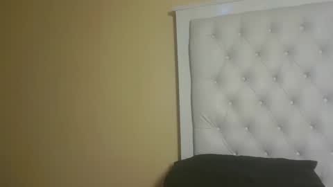 queenivy online show from September 17, 2025, 3:41 am