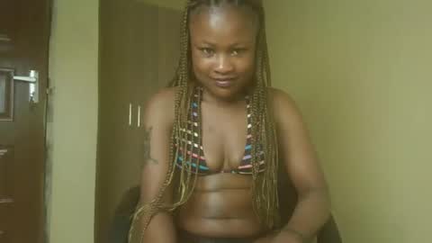 queenivy online show from November 5, 2025, 4:01 am