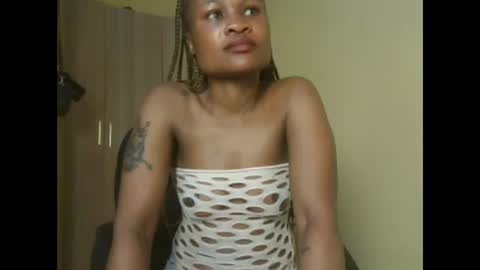 queenivy online show from November 23, 2025, 6:57 am