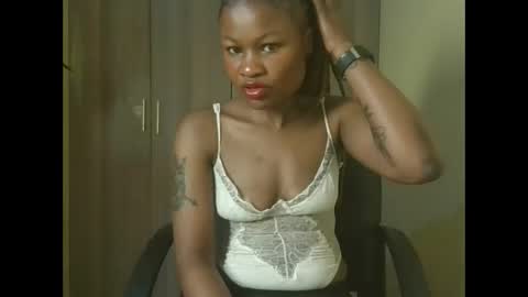 queenivy online show from November 29, 2025, 4:04 am