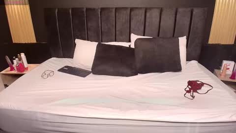 R A C H E L online show from October 6, 2025, 11:51 am