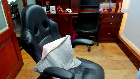 R A C H E L online show from November 1, 2025, 12:07 pm