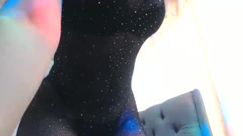 Venus Independent Model online show from September 17, 2025, 6:09 pm