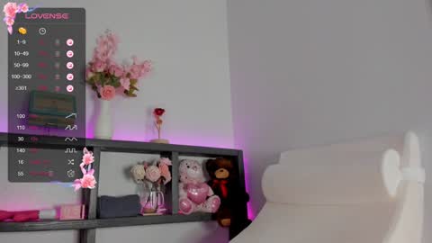 Estee online show from February 5, 2025, 6:37 pm