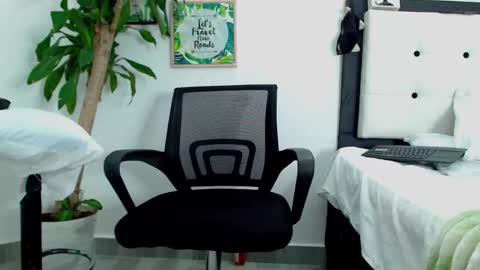 sexytommy_ online show from February 12, 2026, 6:25 pm