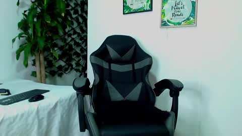 sexytommy_ online show from May 9, 2026, 2:28 am