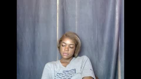 Snapshot of sexyxbunnyxx chatting on February 23, 2025, 3:40 pm Blue online show from February 23, 2025, 3:40 pm