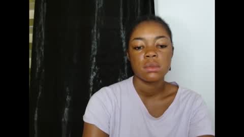 Snapshot of sexyxbunnyxx chatting on October 28, 2025, 8:07 am Blue online show from October 28, 2025, 8:07 am