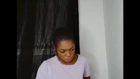 Snapshot of sexyxbunnyxx chatting on November 15, 2025, 8:33 am Blue online show from November 15, 2025, 8:33 am