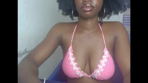 Snapshot of sexyxbunnyxx chatting on February 3, 2026, 4:34 pm Blue online show from February 3, 2026, 4:34 pm