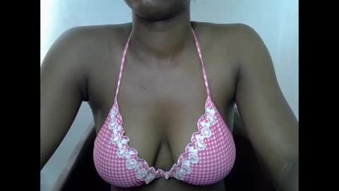 Snapshot of sexyxbunnyxx chatting on February 4, 2026, 9:59 am Blue online show from February 4, 2026, 9:59 am
