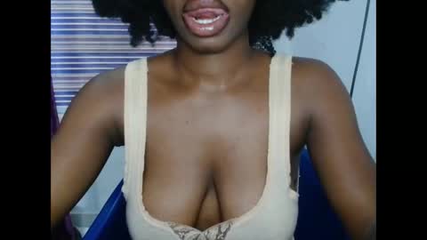 Snapshot of sexyxbunnyxx chatting on February 6, 2026, 7:56 am Blue online show from February 6, 2026, 7:56 am