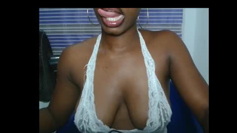 Snapshot of sexyxbunnyxx chatting on February 16, 2026, 9:44 pm Blue online show from February 16, 2026, 9:44 pm
