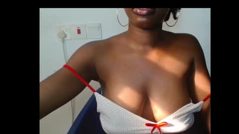 Snapshot of sexyxbunnyxx chatting on February 17, 2026, 4:02 pm Blue online show from February 17, 2026, 4:02 pm