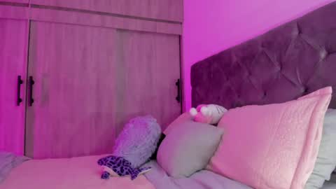 Shaina Vasquez online show from June 1, 2026, 5:42 am