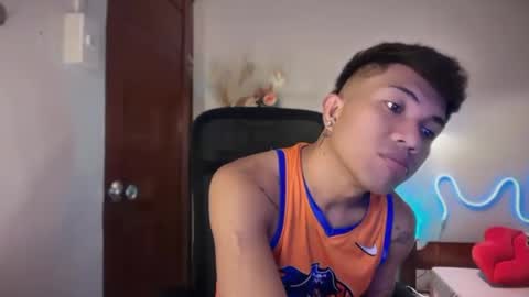 shake_raytow34 online show from June 1, 2026, 7:32 am