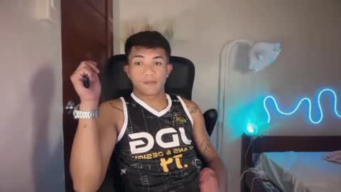 shake_raytow34 online show from June 5, 2026, 12:11 pm