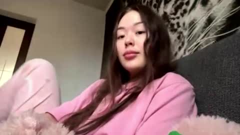 Hana online show from November 26, 2025, 3:29 am