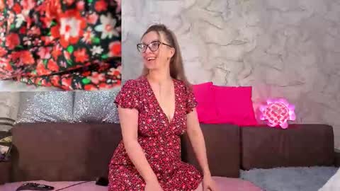 Svetlana ...........help me get 100 reactions before the end of the year Thumb up if you like me I appreciate it and thank you online show from December 20, 2025, 4:58 pm