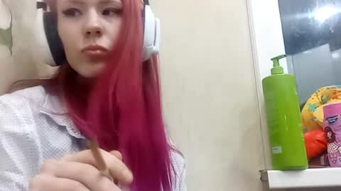 Lia online show from October 22, 2025, 5:45 pm