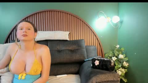 Snapshot of shannel__queen chatting on May 6, 2026, 7:19 pm shannel__queen online show from May 6, 2026, 7:19 pm