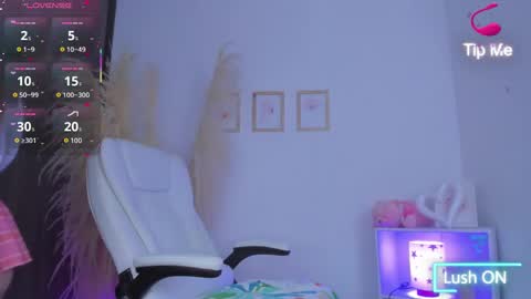 Snapshot of shannel_moss__ chatting on October 5, 2025, 11:13 pm   online show from October 5, 2025, 11:13 pm