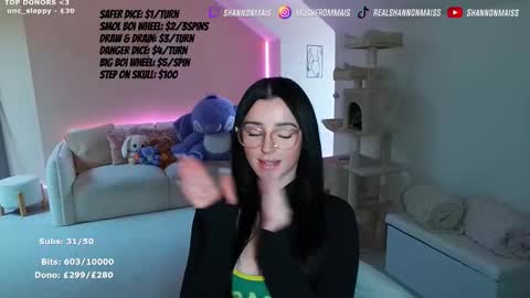 Shanmais online show from November 27, 2025, 1:57 pm