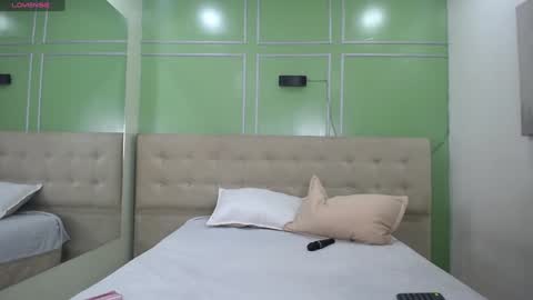 Snapshot of shanon_mature_ chatting on January 15, 2025, 1:45 am Shanon online show from January 15, 2025, 1:45 am