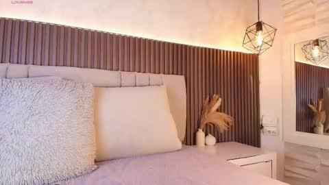 SHANON online show from December 3, 2025, 7:12 pm