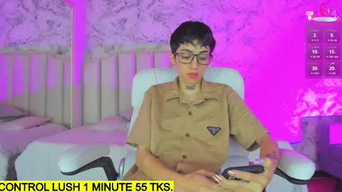 Snapshot of shantal_thompson21 chatting on February 17, 2026, 10:12 am Shantal online show from February 17, 2026, 10:12 am