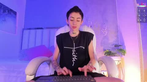 Snapshot of shantal_thompson21 chatting on May 29, 2026, 1:42 pm Shantal online show from May 29, 2026, 1:42 pm
