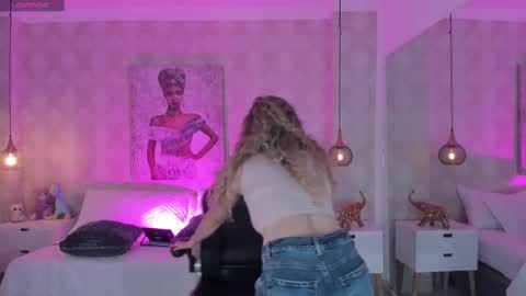 Snapshot of shantalll__ chatting on February 22, 2025, 11:02 am Shantal online show from February 22, 2025, 11:02 am