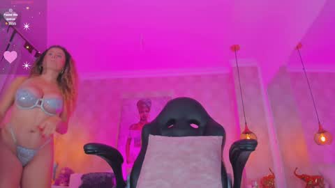 Snapshot of shantalll__ chatting on March 7, 2025, 2:01 pm Shantal online show from March 7, 2025, 2:01 pm