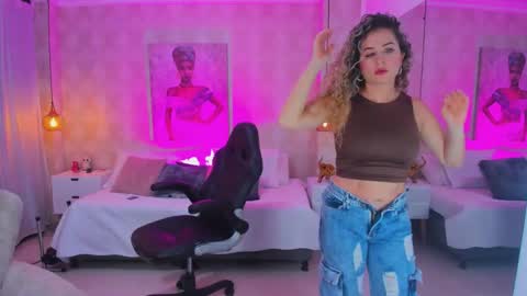 Snapshot of shantalll__ chatting on October 6, 2025, 10:56 am Shantal online show from October 6, 2025, 10:56 am