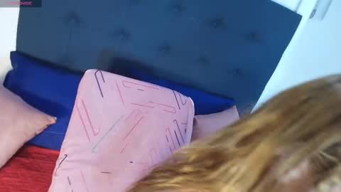 shantallvegga1 online show from October 3, 2025, 12:57 pm