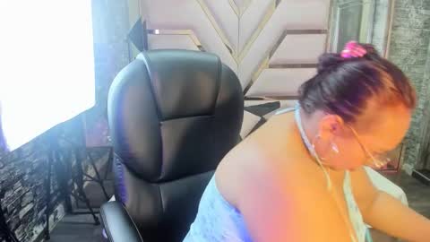 Snapshot of shara_oz chatting on February 8, 2026, 2:59 am Shara Oz online show from February 8, 2026, 2:59 am