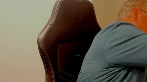 Snapshot of sharlots_pet chatting on May 11, 2026, 10:21 am sharlots_pet online show from May 11, 2026, 10:21 am