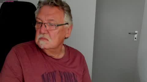 Snapshot of sharlots_pet chatting on June 1, 2026, 3:14 pm sharlots_pet online show from June 1, 2026, 3:14 pm