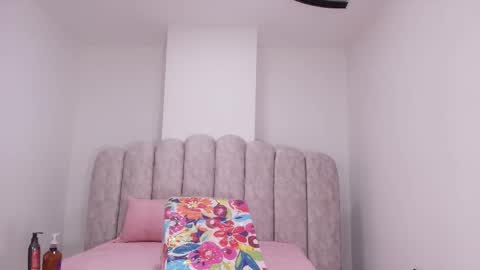 Sharlott online show from December 3, 2025, 11:52 am