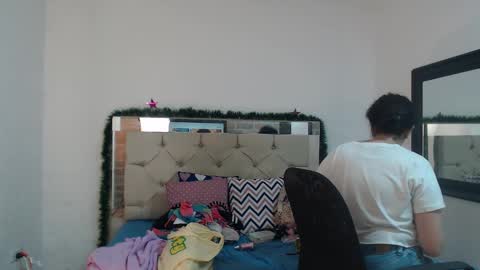 Snapshot of sharlotte__jones chatting on December 9, 2024, 3:11 pm Sara online show from December 9, 2024, 3:11 pm