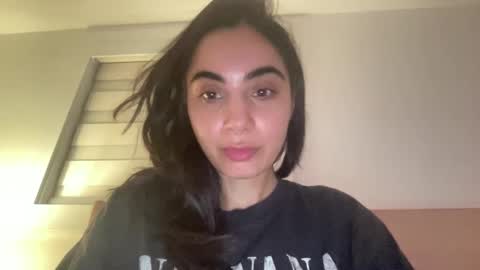 Snapshot of sharnn_b chatting on November 17, 2025, 5:57 am sharnn_b online show from November 17, 2025, 5:57 am