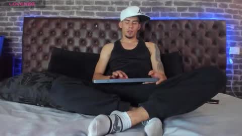 Sharon  Tyga online show from November 24, 2025, 2:55 am