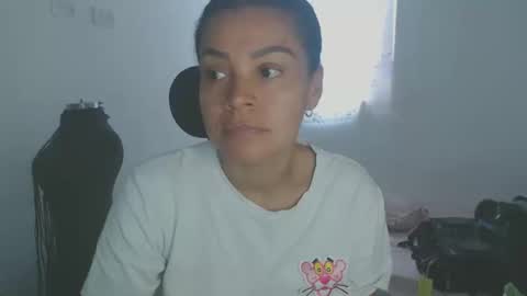 Shayna online show from November 27, 2025, 8:11 pm