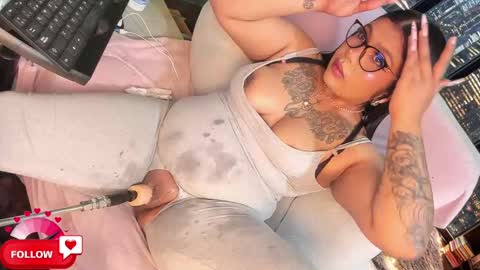 INDEPENDENT MODEL  ITS JUST YOU  ME online show from March 8, 2025, 8:22 am