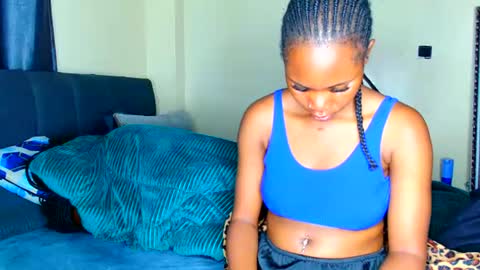 shee13 online show from November 29, 2025, 4:59 am