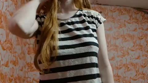 Erika online show from November 17, 2025, 1:33 am