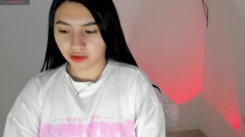 Snapshot of shelly_rohades chatting on May 11, 2026, 4:29 am online show from May 11, 2026, 4:29 am