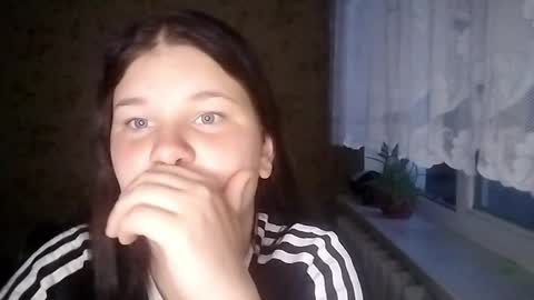 Snapshot of shellydiffley chatting on June 8, 2026, 6:19 pm Shelly online show from June 8, 2026, 6:19 pm
