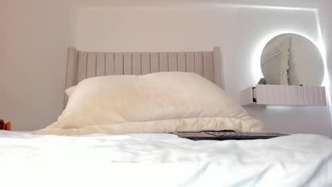 shelynna_azzul online show from January 27, 2025, 11:43 pm